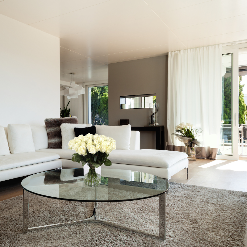 50 Witte Rozen + Vaas
