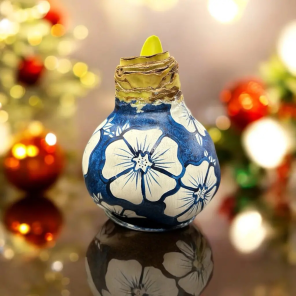 Wax Amaryllis Holly.png